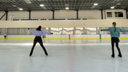 Skater's smooth beginning turns into a comical spin on the ice rink