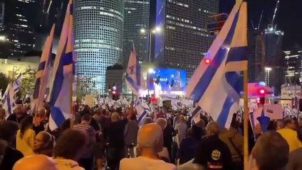 İsrail'de halk sokaklara döküldü