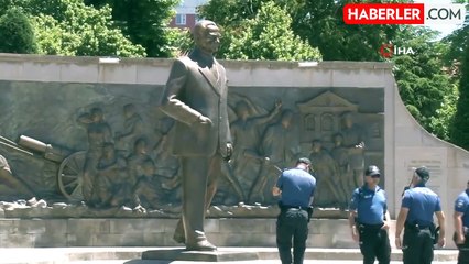 Atatürk Anıtı'na baltayla saldırı! Provokatörlerden "Neden" sorusuna "Sadece Allah rızası için" yanıtı