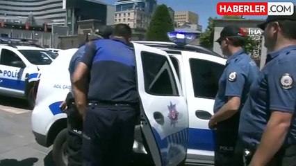 Atatürk Anıtı'na baltayla saldırı! Provokatörlerden "Neden" sorusuna "Sadece Allah rızası için" yanıtı