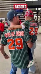 Padres e hijos FESTEJAN juntos viendo a los DIABLOS Rojos del México