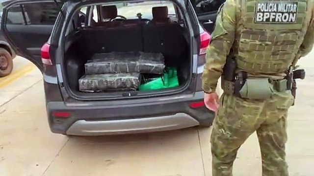 Golpe no tráfico: Polícia apreende quase 260kg de maconha em veículo com placas falsas