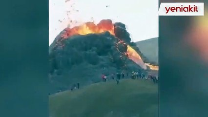 İzlanda'da yanardağ patladı! Lavlar metrelerce yükseldi
