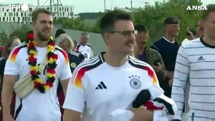 Euro 2024, i tifosi di Germania e Scozia arrivano allo stadio
