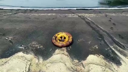 Oil stains Singapore beaches after shipping accident