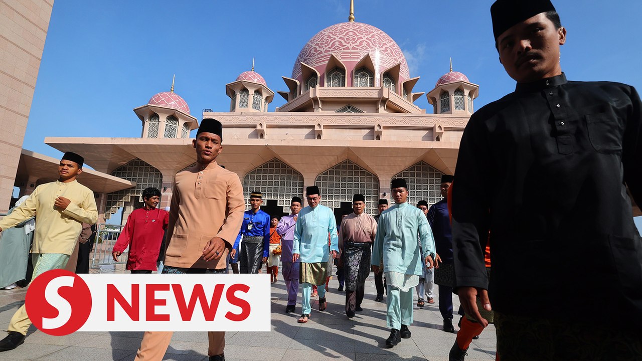 Prime Minister performs Aidiladha prayers at Putra Mosque