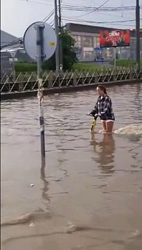 Faire de la trottinette électrique dans les inondations, c'est possible