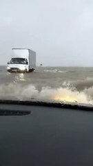 Cette autoroute est noyée sous les eaux