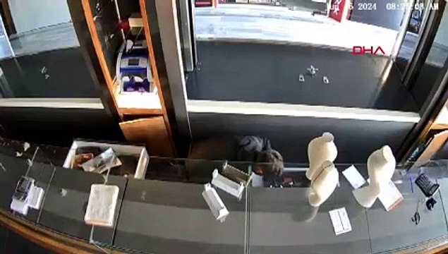 Kuyumcuda akılalmaz hırsızlık kamerada