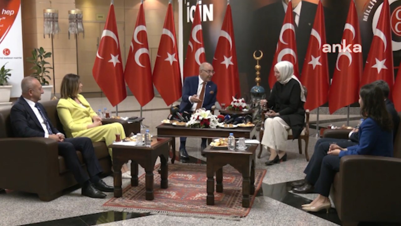 Siyasi partiler arası bayramlaşma... MHP'li Karakaya: "Misafir ikram edileni yemiyorsa, giderken kendisine çıkın yapılır"