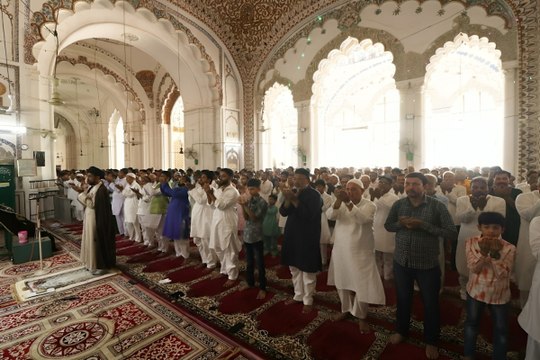 हर्षोल्लास के साथ मनाया जा रहा कुर्बानी का त्योहार, ईद-उल-अजहा