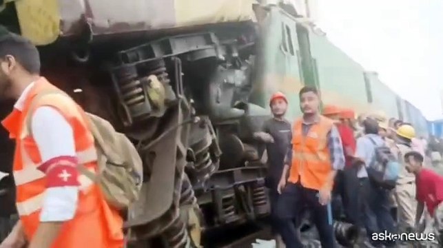 Scontro fra treni in India, almeno 8 morti