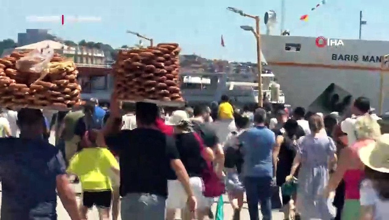 Adalar iskelesinde bayram yoğunluğu! Doldu taştı