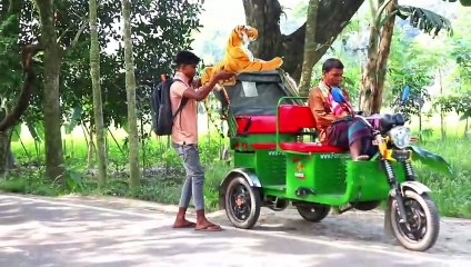 Fake Tiger Pranks of The Year 2021! Fake Tiger man Prank Video So Funny Prank - By ComicaL TV Prank