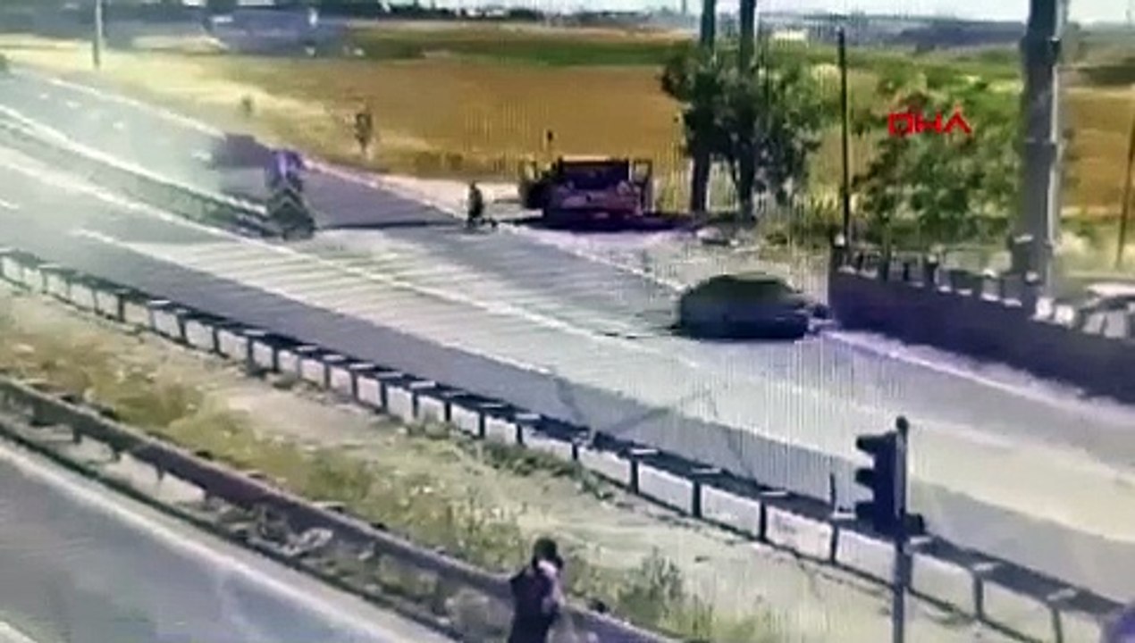 Kara Yolundaki Olukları Temizleyen İşçi, Otomobil Çarpmasıyla Öldü