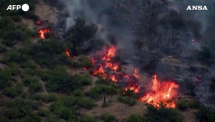 Usa, vasto incendio sui monti a nord di Los Angeles