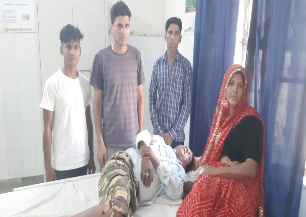 अनियंत्रित होकर बोलेरो ग्रीन कोरिडोर पर पलटी, एक ही परिवार के 10 जने घायल...देखें यह वीडियो
