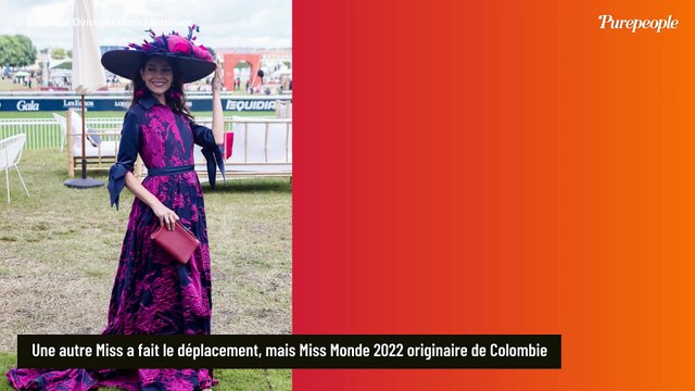 PHOTOS Julien Clerc : Sa fille Vanille fait sensation en posant en combi satinée avec son charmant compagnon