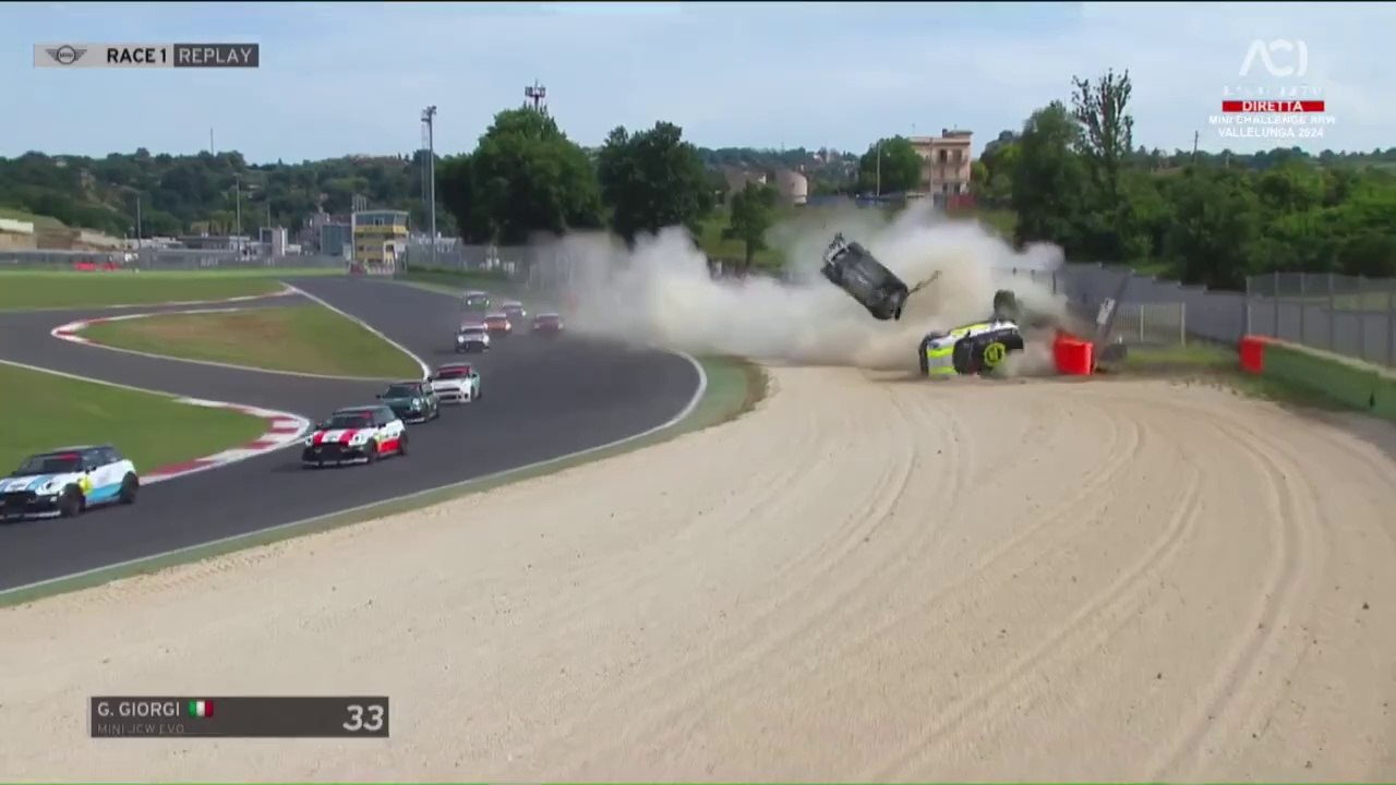 Mini Challenge Italia 2024 Vallelunga Race 1 Start Pasquali Giorgi Massive Crash Flips