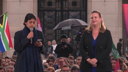 Élections législatives: "L'union ne peut pas tenir avec le poison distillé de la trahison", affirme Rima Hassan (LFI) au premier meeting du Nouveau Front populaire