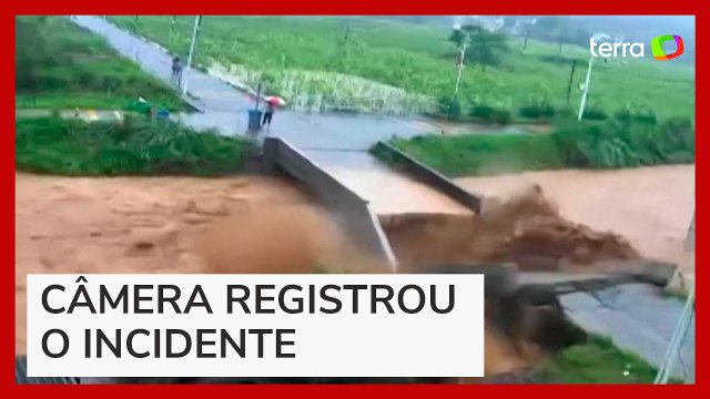 Ponte desaba segundos após passagem de pedestre na China