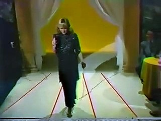 SAMANTHA SANG - When Love Is Gone (Celebrity Cabaret 1977)