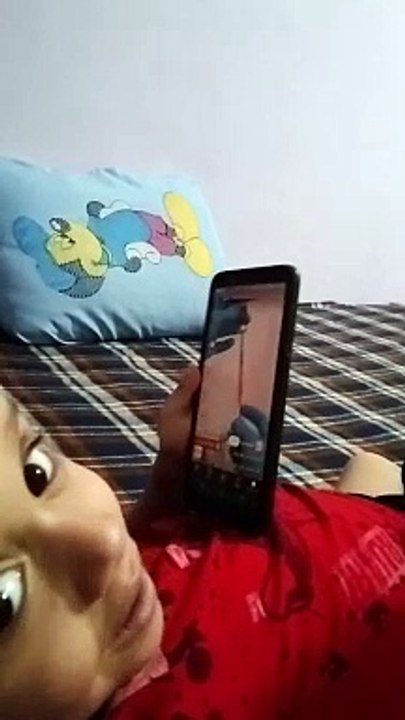 فديو مضحك ...لما ابنك يمسك تليفونك