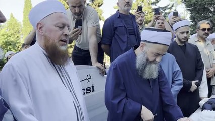 Cübbeli Hoca Mustafa Bilici Hocaefendi’nin Kabr-i Şerîflerini Ziyâret Etti