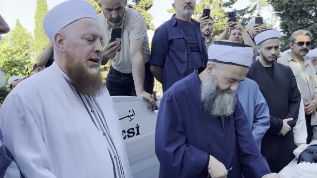 Cübbeli Hoca Mustafa Bilici Hocaefendi’nin Kabr-i Şerîflerini Ziyâret Etti