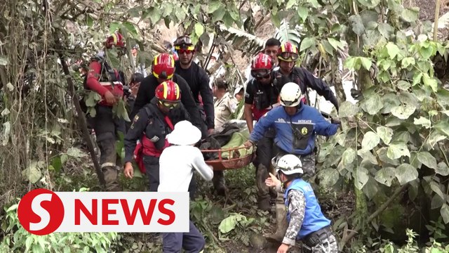 Rescuers remove bodies from hill after fatal landslide Ecuador