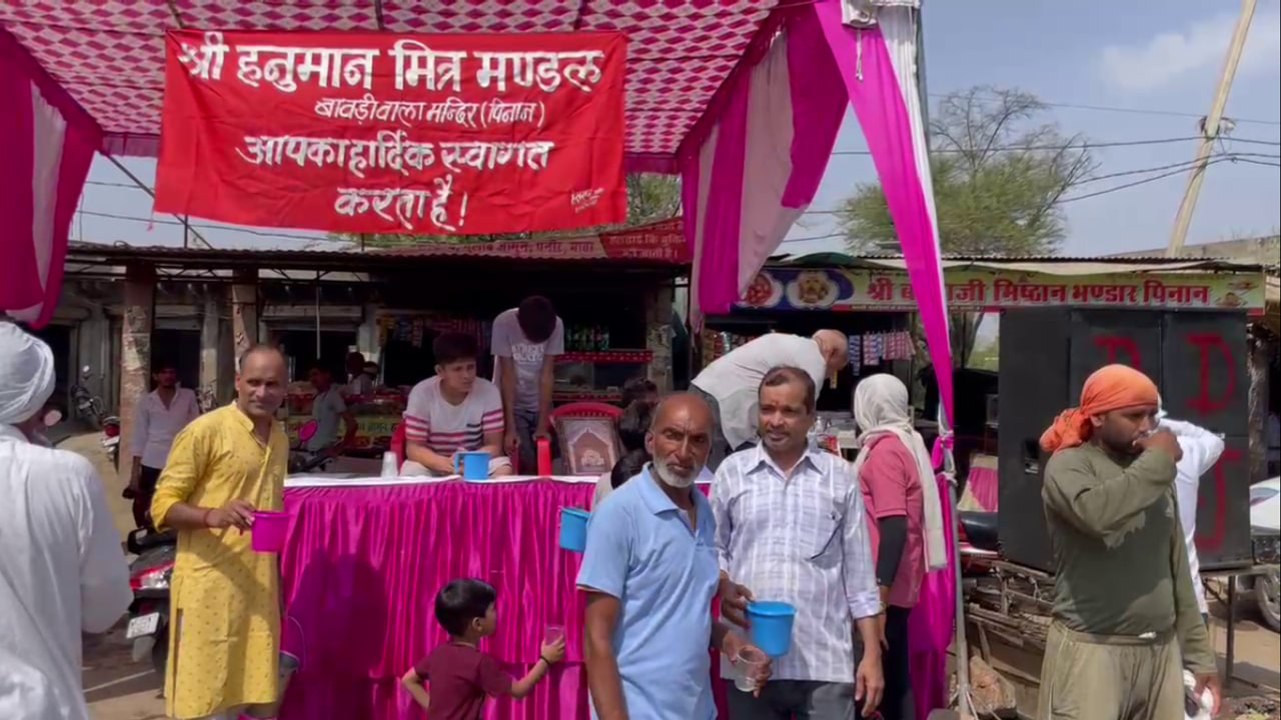ठंडाई व ठंडे पानी की प्याऊ लगाकर राहगीरों की बुझा रहे प्यास
