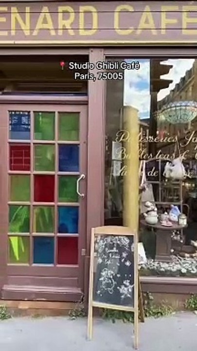 Studio Ghibli Café à Paris✨❤️‍  Le Studio Ghibli Café à Paris est un lieu dédié aux fans du célèbre studio d'animation japonais.    Situé au cœur de la ville, il offre une ambiance inspirée des films de Hayao Miyazaki et Isao Takahata, avec des pâtiss