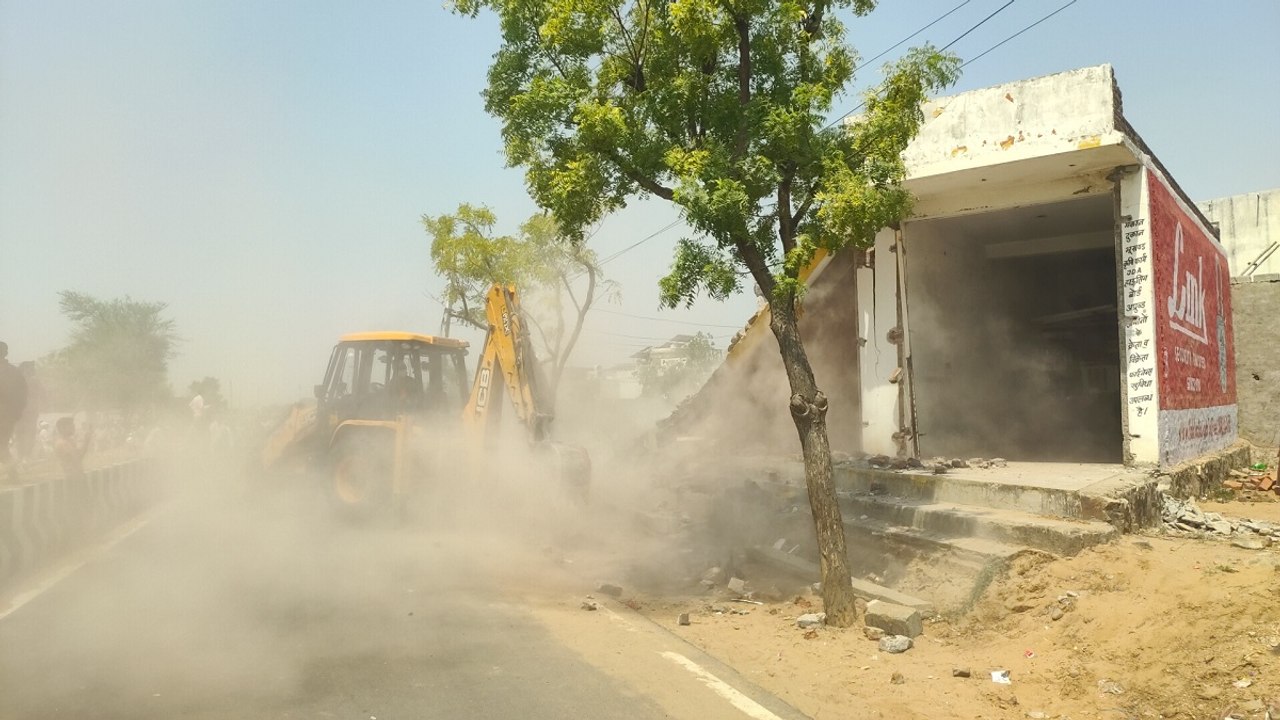 जयपुर: एशिया की सबसे बड़ी कॉलोनी में ताश के पत्तों की तरह ढह गईं इमारतें, वीडियो में देखें खौफनाक मंजर