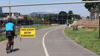 Kraków - zamkniete bulwary, budowa kładki nad Wisłą