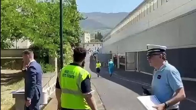 Sesto Fiorentino, incendio al centro commerciale: edificio evacuato