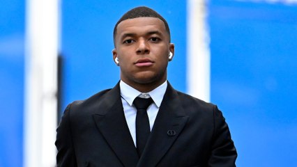 GALA VIDEO - Euro 2024 : Kylian Mbappé blessé au nez, sa réaction toute en ironie fait la joie des internautes