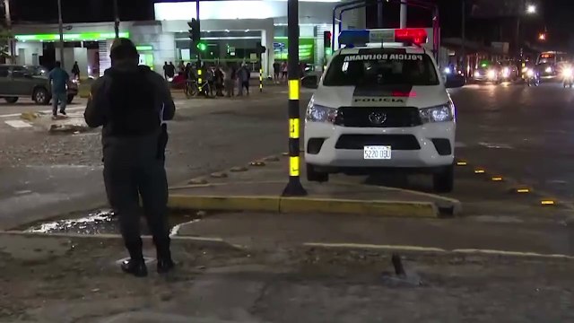 Motociclista cae a un canal de drenaje en Santa Cruz