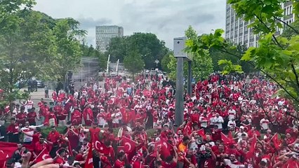 Türk taraftarlar, Dortmund'u kırmızı-beyaza boyadı!