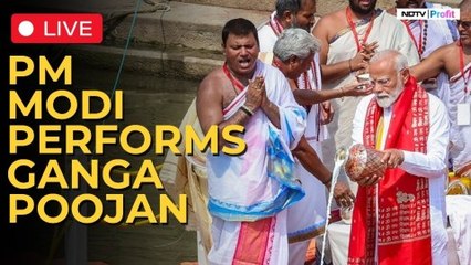 Скачать видео: PM Modi In Varanasi LIVE I PM Modi Performs Ganga Poojan After Election Win I PM Modi LIVE Today