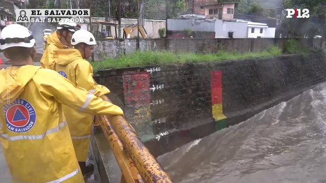 El Salvador en alerta roja por fuertes lluvias e inundaciones