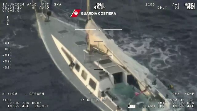 Al menos 26 niños entre desaparecidos en naufragio al sur de Italia, según supervivientes