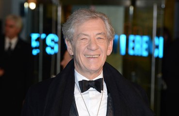 イアン・マッケラン、公演中に舞台から転落し病院に緊急搬送