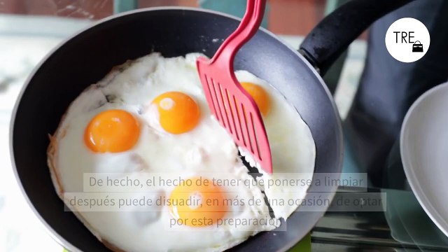 Los huevos ya no salpican aceite al freírlos con este sencillo truco de las abuelas que funciona