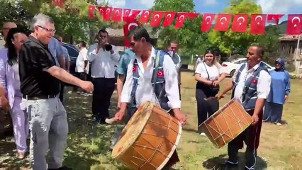 Vali Özarslan Alasökü Bahar Şenliği’nde vatandaşlarla bir araya geldi