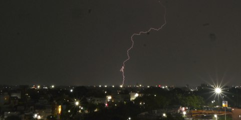 देर रात बूंदाबांदी शुरू