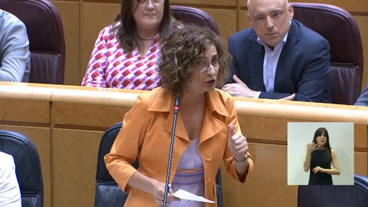 Montero al PP: "A ver a si algún día les dan los números para que ustedes puedan gobernar"