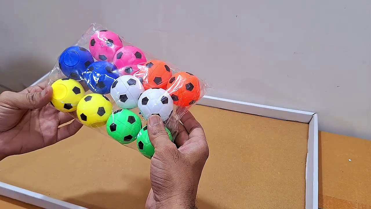 Unboxing and Review of Soccer Fidget Spinners Balls for Kids, Football Stress Balls Fidget Toy for Teens Adults, Soccer Party Favor Goodie Bag Stuffer Classroom Prizes Rotatable Finger Small Balls Gift for Birthday