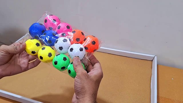 Unboxing and Review of Soccer Fidget Spinners Balls for Kids, Football Stress Balls Fidget Toy for Teens Adults, Soccer Party Favor Goodie Bag Stuffer Classroom Prizes Rotatable Finger Small Balls Gift for Birthday