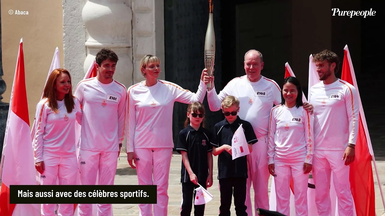 Charlene et Albert de Monaco à l'unisson pour tenir la flamme olympique sur le Rocher, leurs enfants Jacques et Gabriella présents