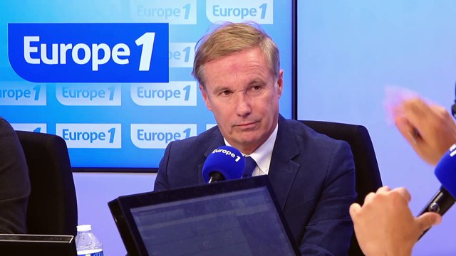 Cyril Hanouna - Nicolas Dupont-Aignan, Président de «Debout la France», est l'invité de «On marche sur la tête»